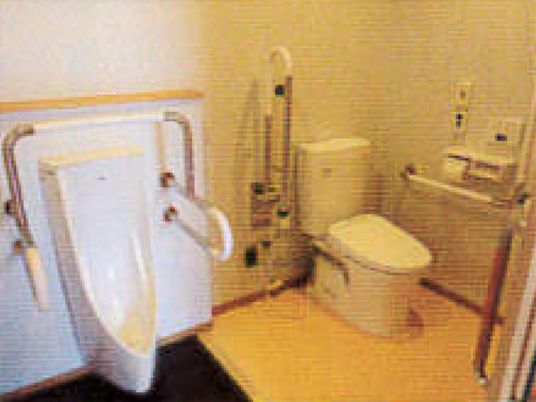バリアフリー設計のトイレ