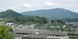 山に囲まれた景色