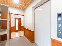 エレベーター前の廊下