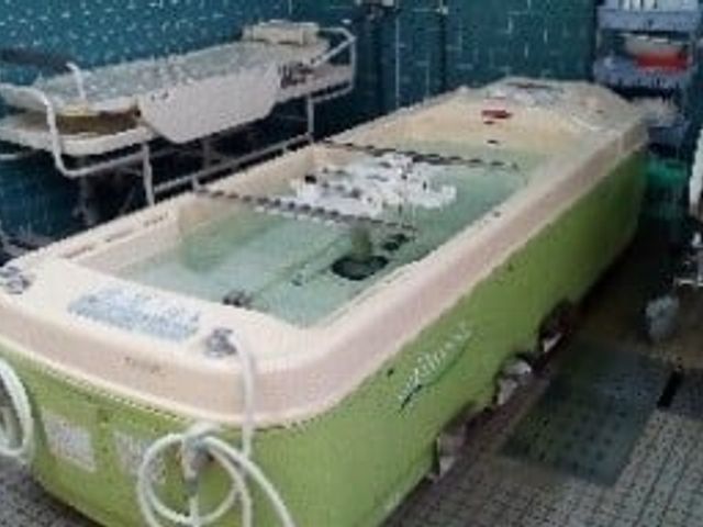 介助用の浴槽がある浴室 浴室 広々とした浴室には、介助しやすい仕様の浴槽が設置されています。安心して働ける環境です。