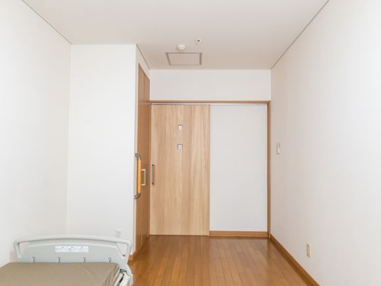 木製ドアの居室