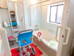 バリアフリーの快適浴室