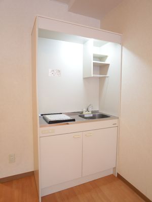 シンプルな居室のキッチン