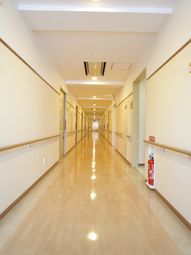 清潔感ある長い廊下