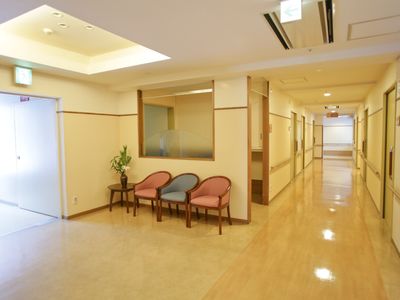 清潔で広々とした廊下