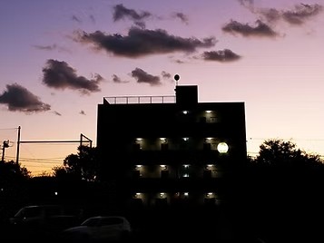 五條二見交通 株式会社 コスモスの外観