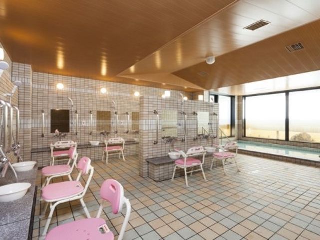 快適な設備の浴室 大浴場 ゆったりとした浴室は、明るくて清潔感があり、安心して利用できるよう配慮されています。