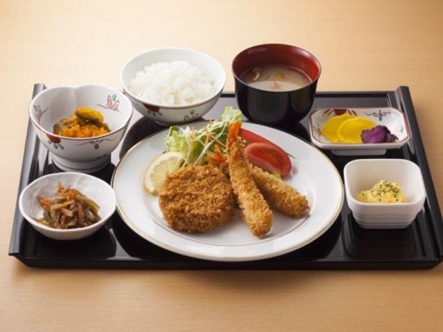 手作りの温かい食事 食事 栄養バランスを考えた手作りの食事が提供されており、身体だけでなく心も満たされる時間を提供します。