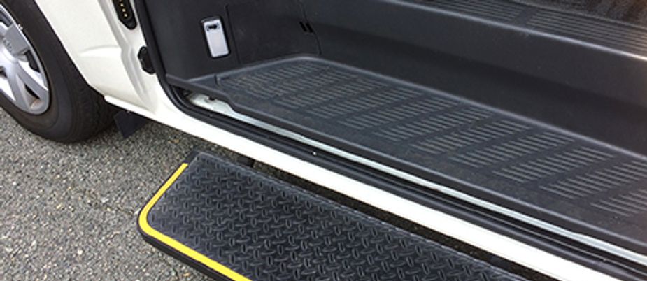 乗降口のステップ