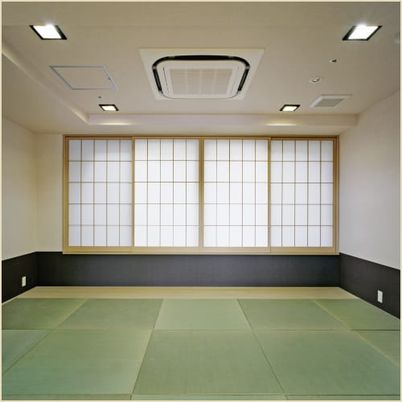明るい畳の和室