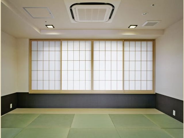 明るい畳の和室 和室 自然光が優しく差し込む和室です。畳の香りが心地よく、リラックスした時間をお過ごしいただけます。