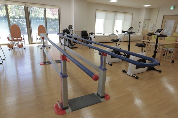 器具が並ぶ明るい部屋