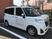 送迎車が停車する外観  
