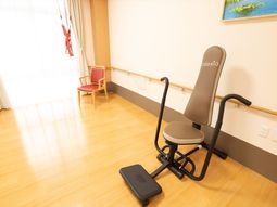 床に映る日差しの機能訓練室