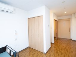 明るく広々した居室