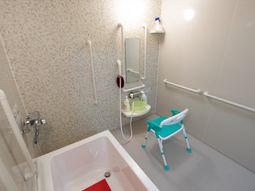 バリアフリー対応の浴室