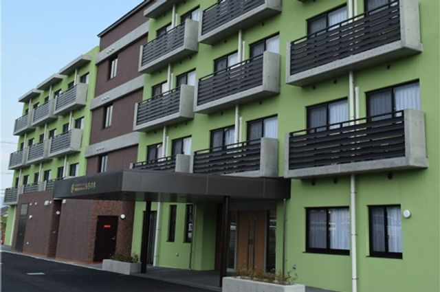 新しいマンション外観 外観 落ち着いた色合いを取り入れたモダンな建物です。就業環境にも良い印象を与えます。