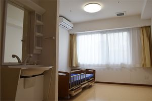 明るく清潔な居室