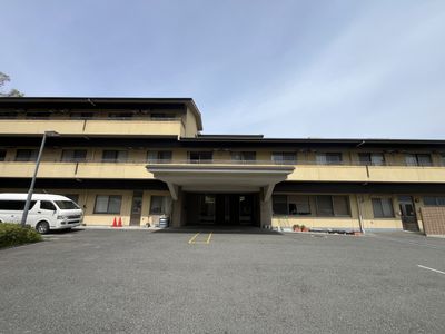 広々とした建物の外観