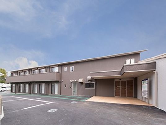 建物正面の外観  