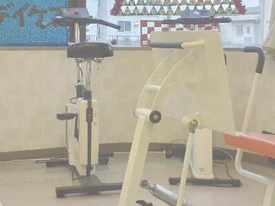 機能訓練機器のある室内  