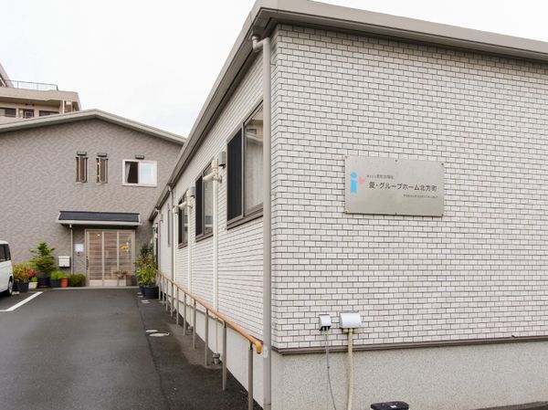 清潔な外壁の建物外観