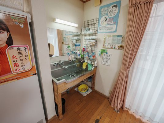明るい洗面台エリア
