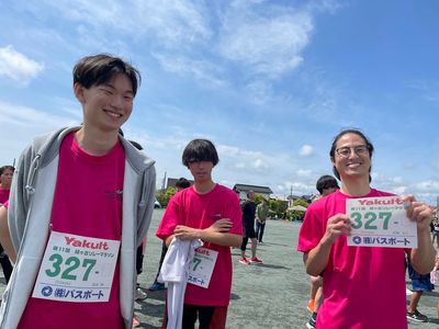 楽しそうな様子の人々