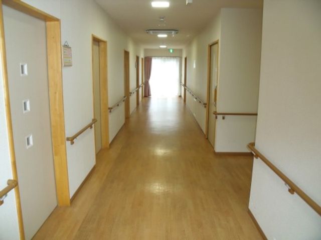 明るい廊下の景色