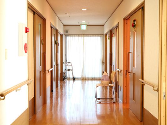 廊下の明るい空間