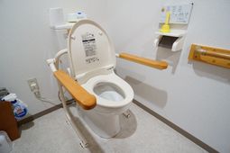 安全な手すり付トイレ