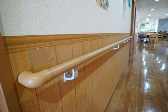 廊下の手すりと床