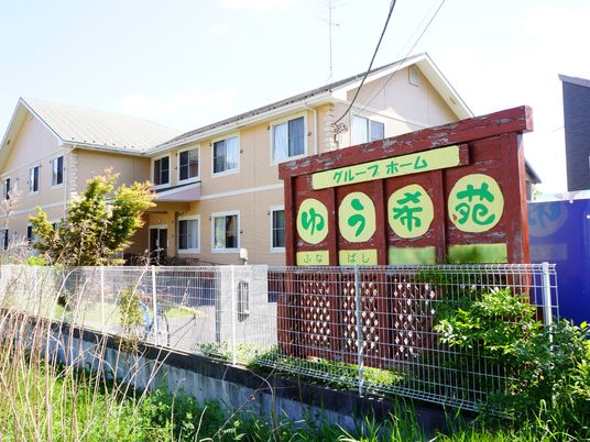 中庭付きの建物外観