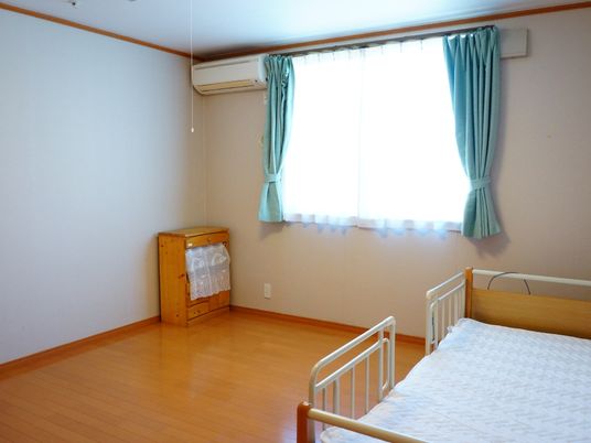 居室の明るい窓辺