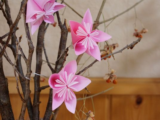 手作り折り紙の花飾り