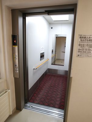 エレベーターの入口