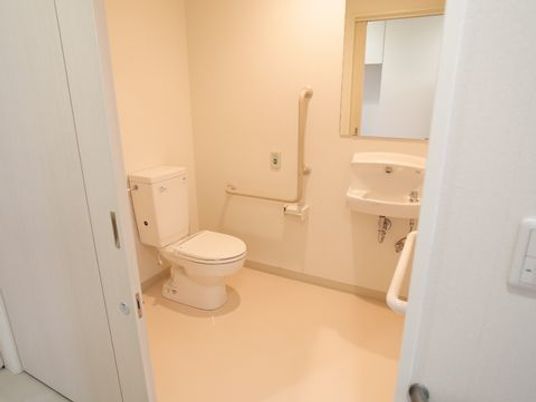 バリアフリーのトイレ設備