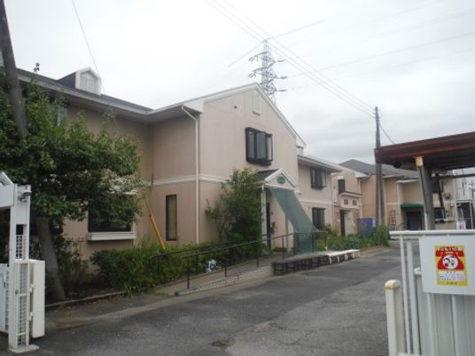 施設の落ち着いた外観