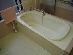 手すり付き浴槽