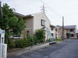 建物の正面外観