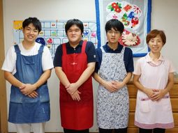 笑顔のスタッフたち