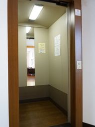 廊下の見通し良好な窓