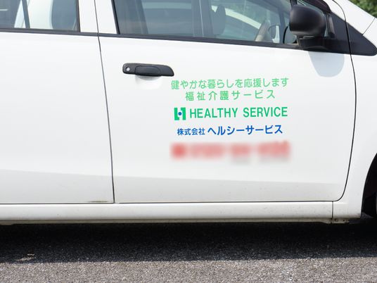 白色の車両サイドビュー