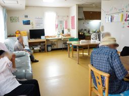 明るい日中の共有スペース