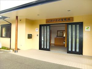 広々としたエントランスの施設