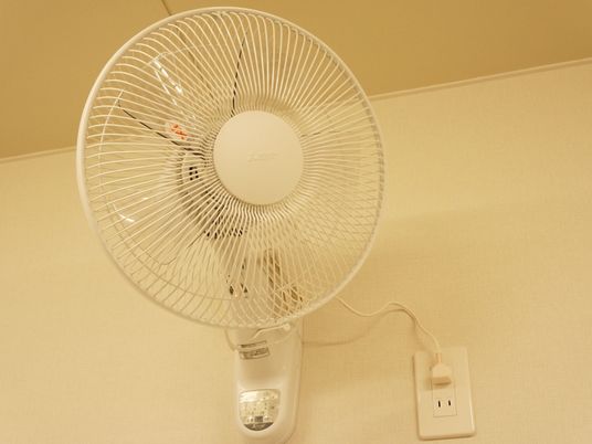 壁掛け扇風機
