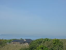 海を望む緑豊かな景観