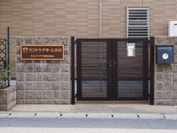 心地よい入口の外観