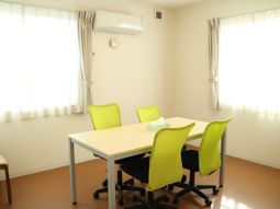 明るい会議室風景