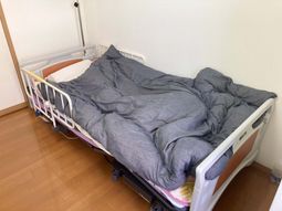 柔らかな寝具のある居室